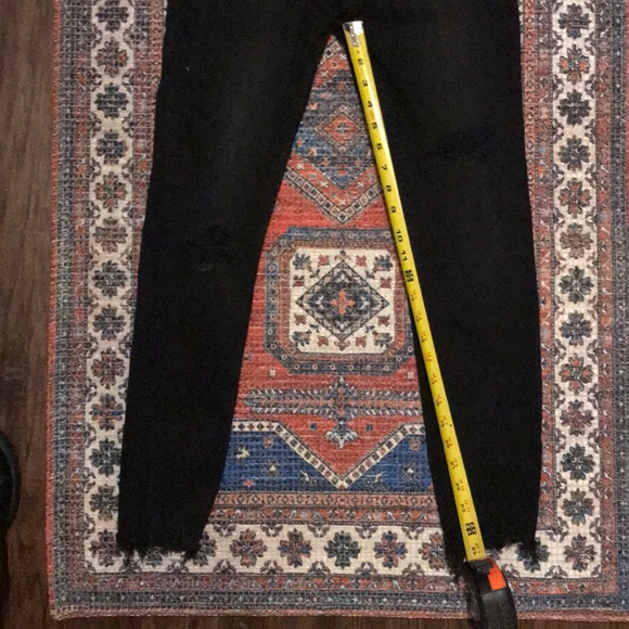 Free People black ripped skinny jeans. Size 29R - Picture 7 of 7